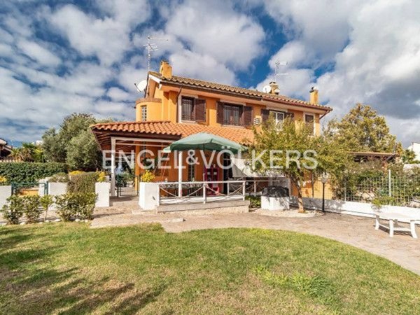 casa indipendente in vendita ad Ardea in zona Marina di Ardea