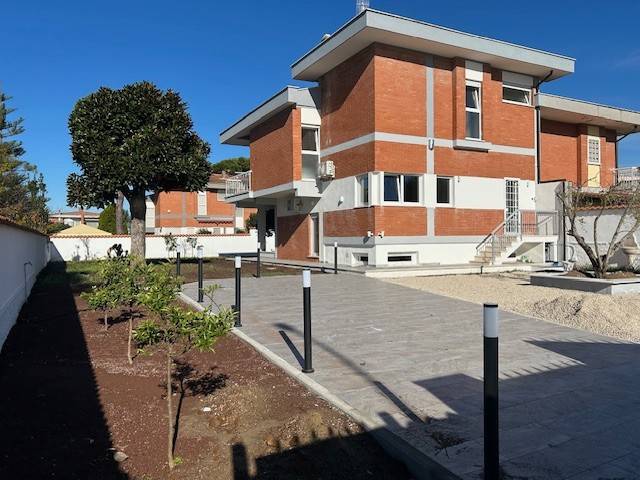 casa indipendente in vendita ad Ardea in zona Colle Romito