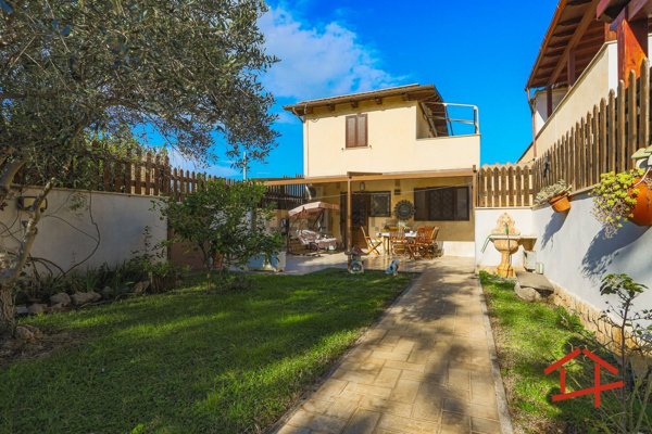 appartamento in vendita ad Ardea in zona Marina di Ardea