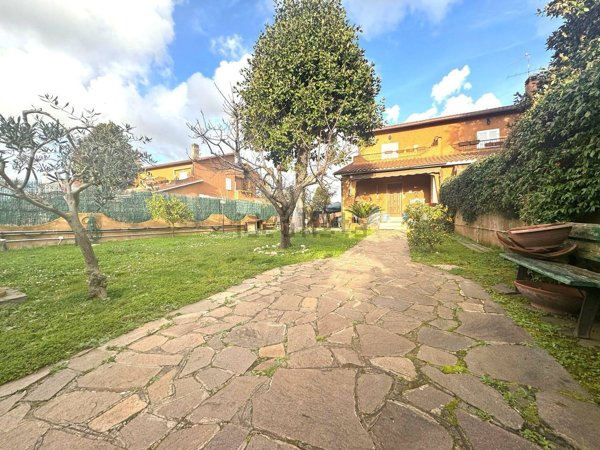 casa indipendente in vendita ad Ardea in zona Colle Romito
