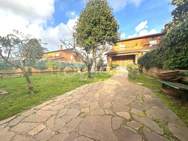 casa indipendente in vendita ad Ardea in zona Colle Romito
