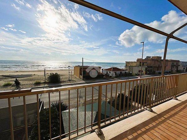 appartamento in vendita ad Ardea in zona Marina di Ardea