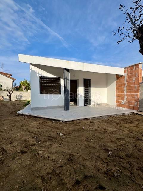 casa indipendente in vendita ad Ardea in zona Nuova Florida
