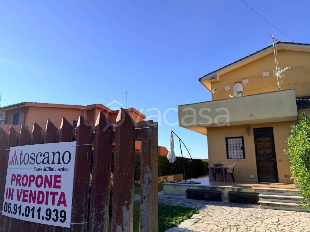 casa indipendente in vendita ad Ardea in zona Lido dei Pini