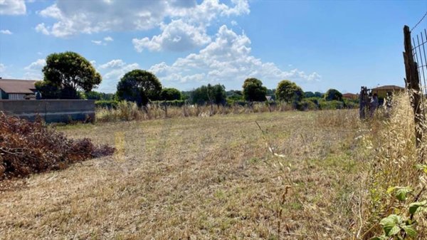 terreno edificabile in vendita ad Ardea in zona Nuova Florida