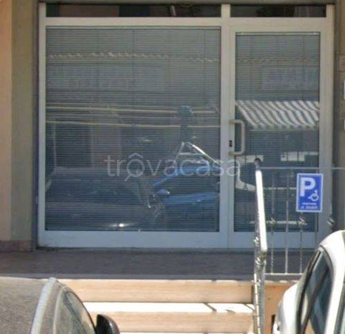 negozio in vendita ad Ardea in zona Nuova California