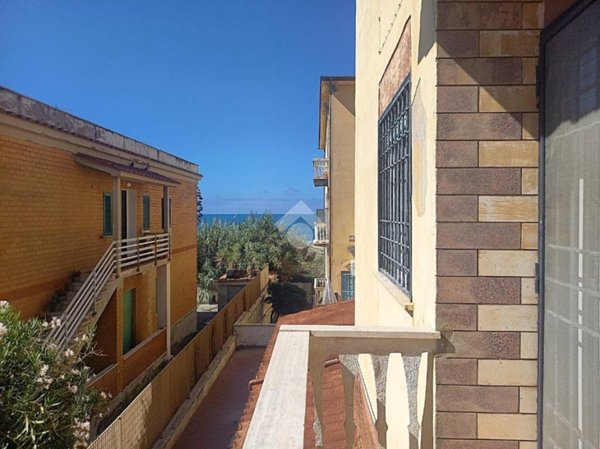 appartamento in vendita ad Ardea in zona Marina di Ardea