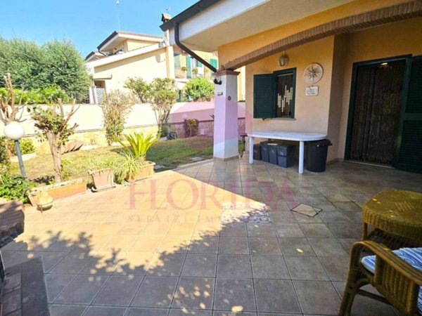 casa indipendente in vendita ad Ardea in zona Colle Romito