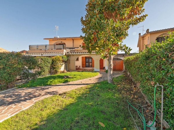 casa indipendente in vendita ad Ardea in zona Nuova California