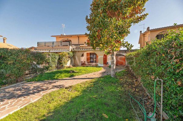 casa indipendente in vendita ad Ardea in zona Marina di Ardea