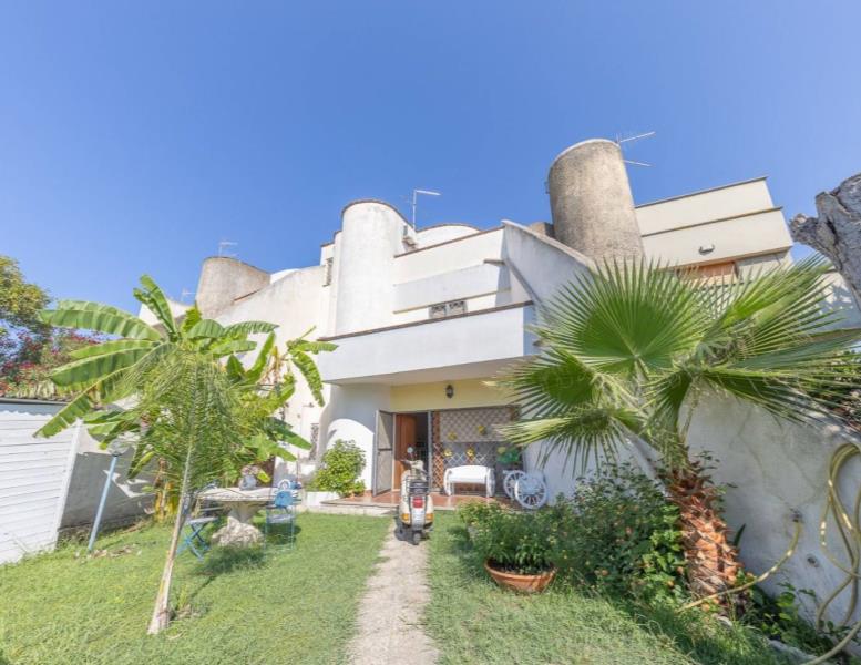 casa indipendente in vendita ad Ardea in zona Marina di Ardea