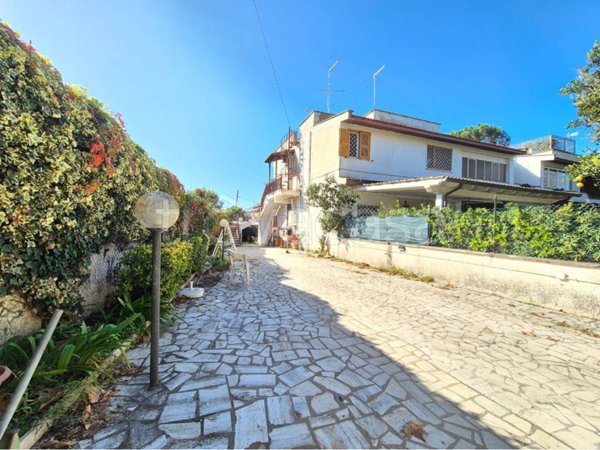 appartamento in vendita ad Ardea in zona Marina di Ardea