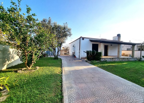 casa indipendente in vendita ad Ardea in zona Marina di Ardea