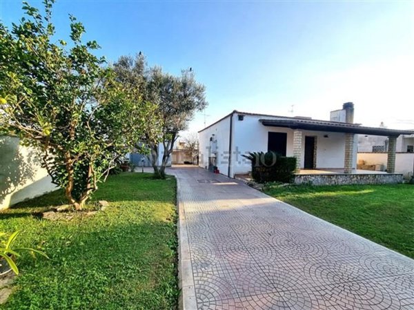 casa indipendente in vendita ad Ardea in zona Marina di Ardea