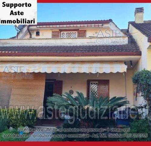 appartamento in vendita ad Ardea in zona Colle Romito