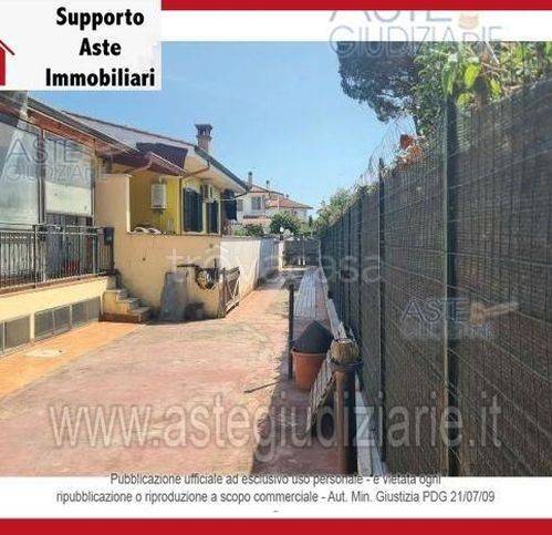 appartamento in vendita ad Ardea in zona Nuova California