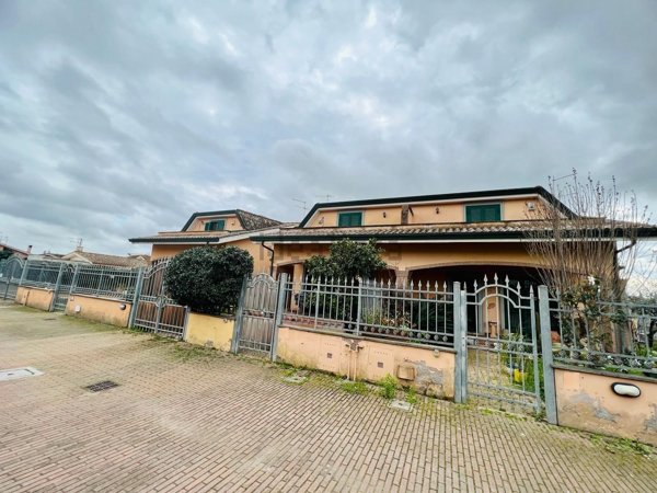 casa indipendente in vendita ad Ardea in zona Nuova Florida