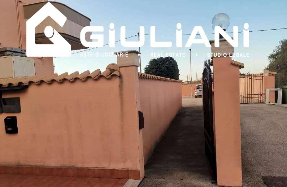 appartamento in vendita ad Ardea in zona Marina di Ardea