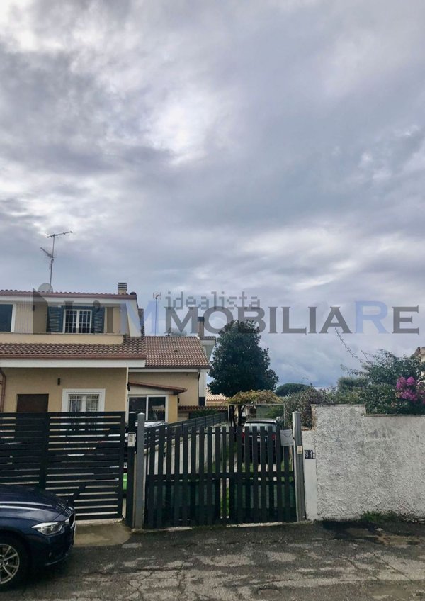 appartamento in vendita ad Ardea in zona Marina di Ardea