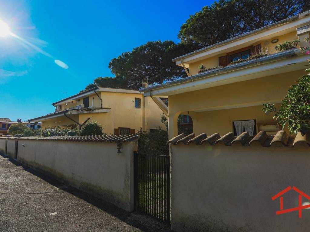 casa indipendente in vendita ad Ardea in zona Nuova Florida