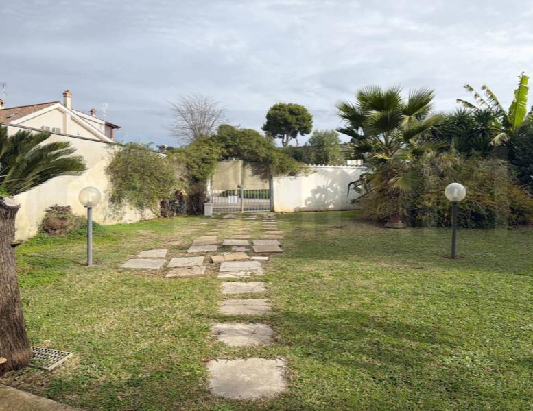 casa indipendente in vendita ad Ardea in zona Marina di Ardea