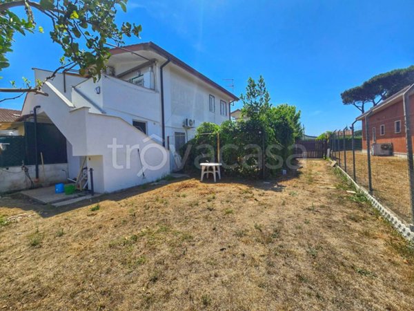 casa indipendente in vendita ad Ardea in zona Colle Romito