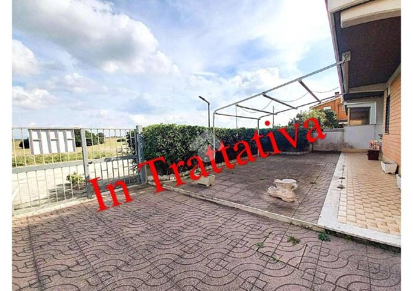 appartamento in vendita ad Ardea in zona Marina di Ardea