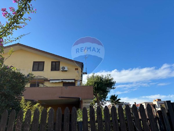 casa indipendente in vendita ad Ardea in zona Colle Romito