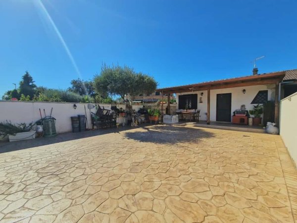 casa indipendente in vendita ad Ardea in zona Nuova Florida