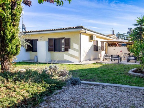 casa indipendente in vendita ad Ardea in zona Nuova Florida