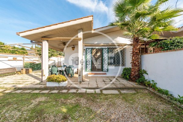 casa indipendente in vendita ad Ardea in zona Colle Romito