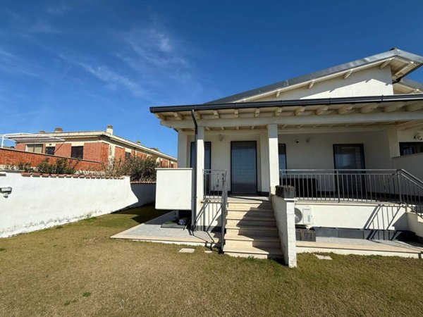 casa indipendente in vendita ad Ardea in zona Marina di Ardea