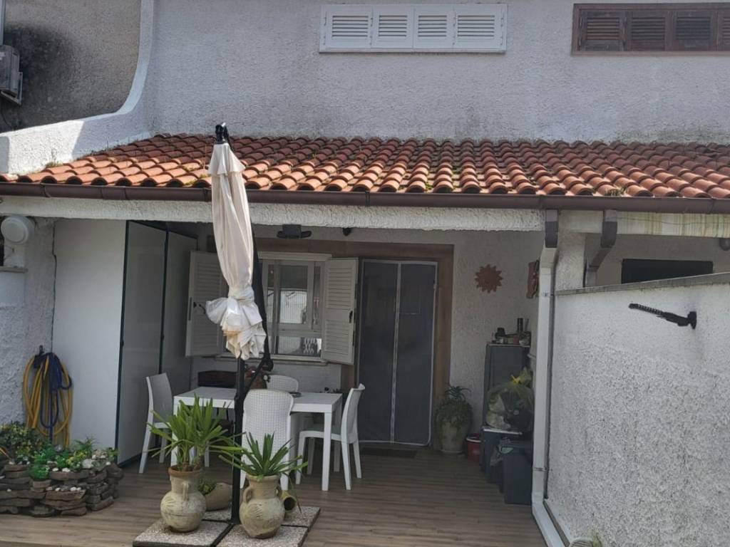 casa indipendente in vendita ad Ardea in zona Colle Romito