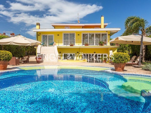 casa indipendente in vendita ad Ardea in zona Marina di Ardea