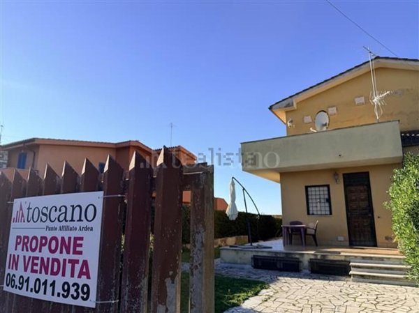 casa indipendente in vendita ad Ardea in zona Lido dei Pini