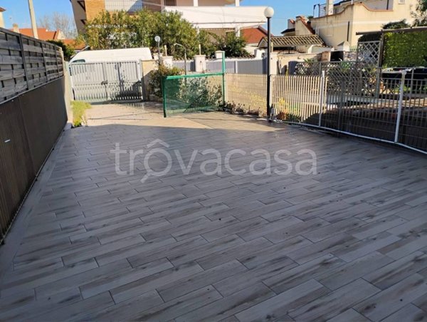 appartamento in vendita ad Ardea in zona Marina di Ardea