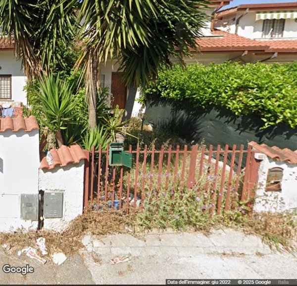 casa indipendente in vendita ad Ardea in zona Marina di Ardea