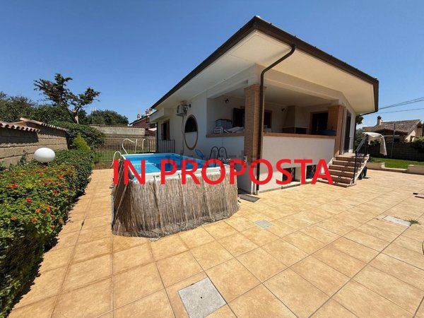 casa indipendente in vendita ad Ardea in zona Nuova Florida