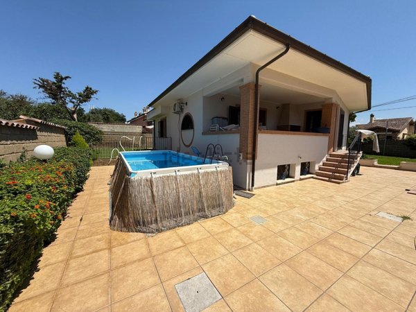 casa indipendente in vendita ad Ardea in zona Nuova Florida