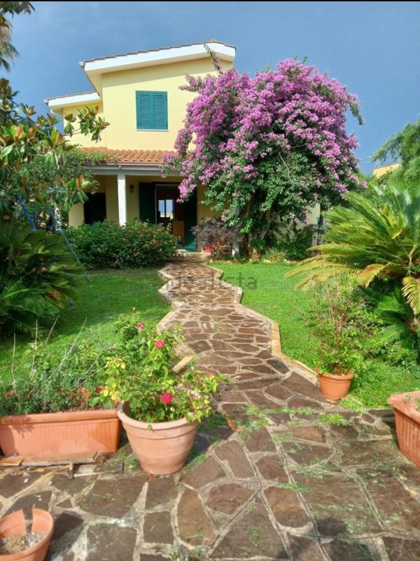 casa indipendente in vendita ad Ardea