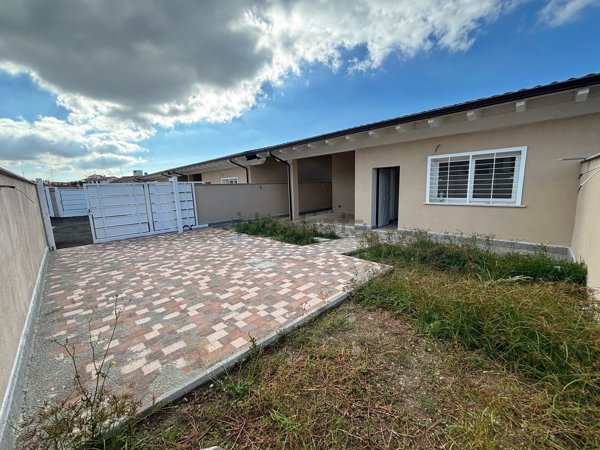 casa indipendente in vendita ad Ardea in zona Nuova California