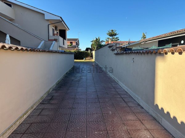 appartamento in vendita ad Ardea in zona Colle Romito