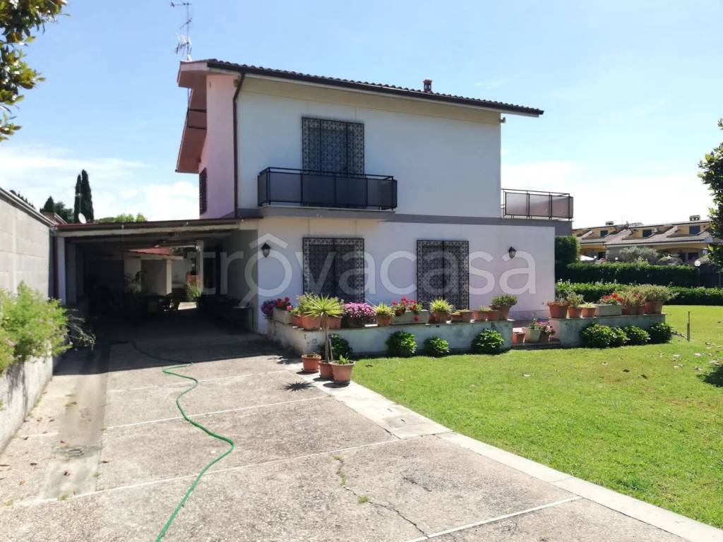 casa indipendente in vendita ad Ardea in zona Marina di Ardea