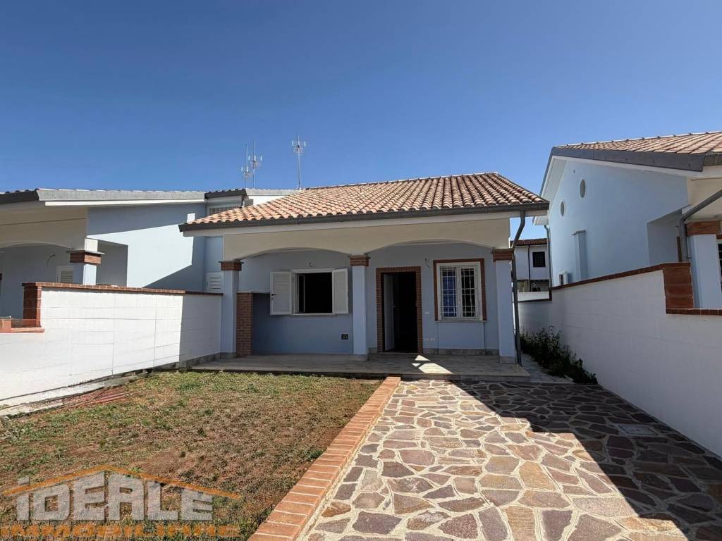 casa indipendente in vendita ad Ardea in zona Lido dei Pini