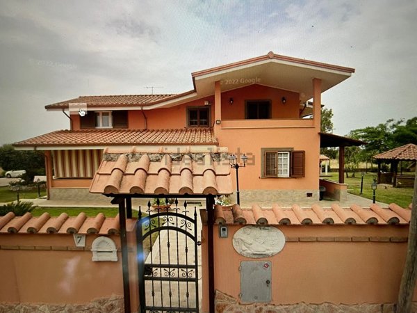 casa indipendente in vendita ad Ardea in zona Castagnetta