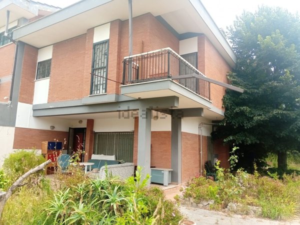 casa indipendente in vendita ad Ardea in zona Colle Romito