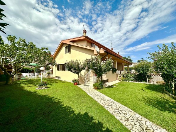 casa indipendente in vendita ad Ardea