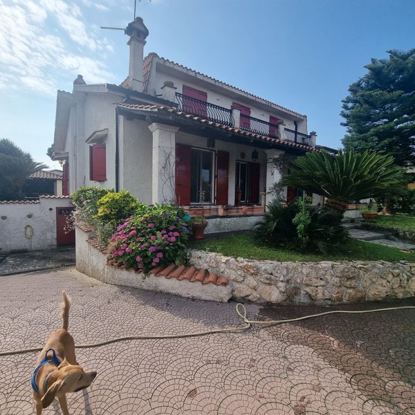 casa indipendente in vendita ad Ardea