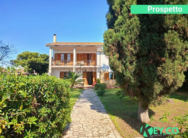 casa indipendente in vendita ad Ardea in zona Colle Romito