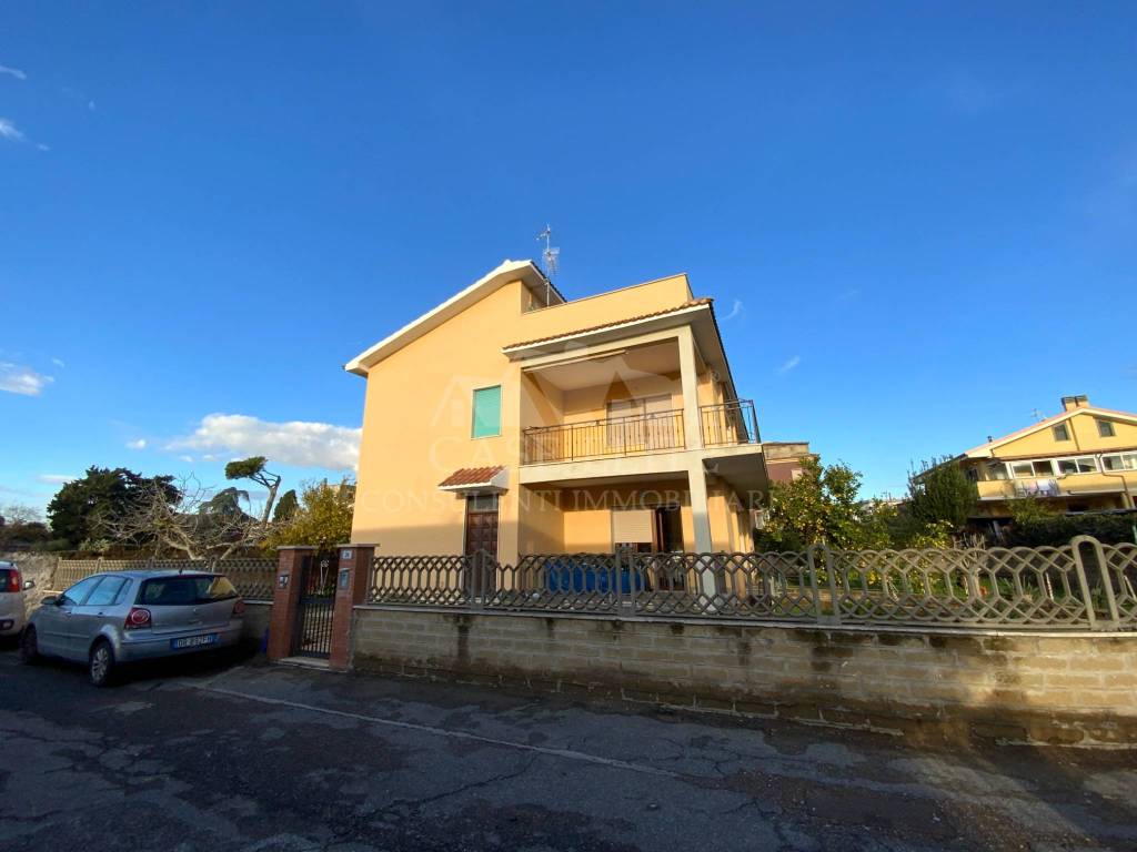 appartamento in vendita ad Ardea in zona Nuova California